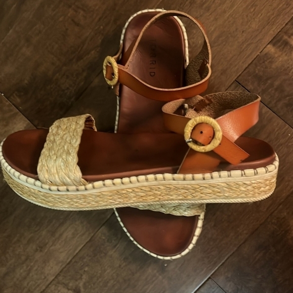 Cognac Faux Leather & Tan Woven Espadrille Flatform - Picture 5 of 6